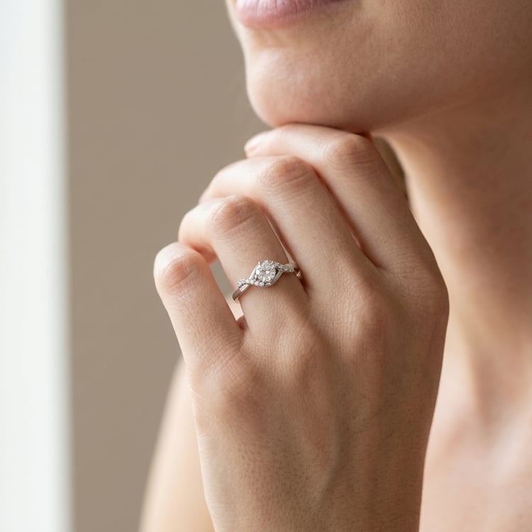 Verlobungsring mit seitlichen Diamanten Ophir 169109