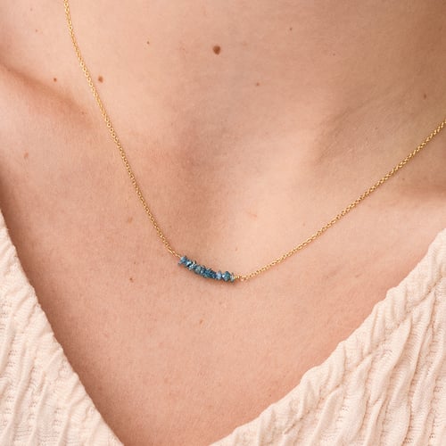 Goldener Choker mit blauen ungeschliffenen Diamanten Inaku