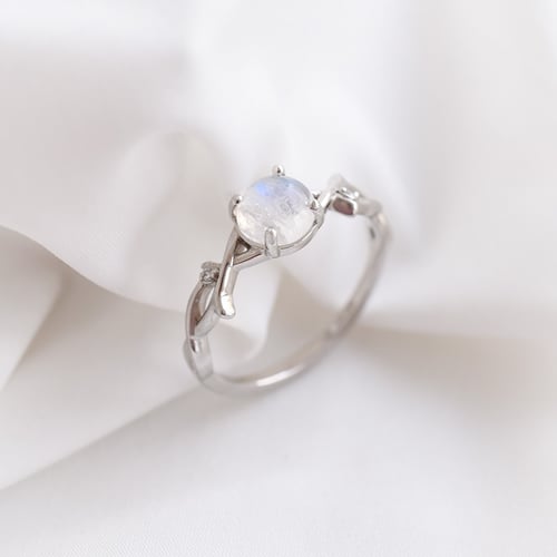 Romantischer Ring mit Mondstein und Diamanten Makena