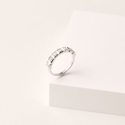 Half-Eternity-Ring aus Gold mit natürlichen Baguette-Diamanten Faheem