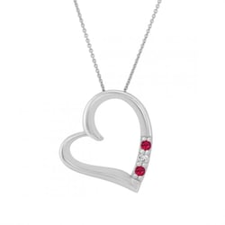 Silberner Anhänger mit einem Herzen mit Rubinen und einem Diamanten Tanish