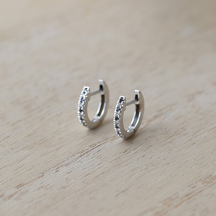 Goldene Creolen mit schwarzen und weißen Diamanten Gomati 62942