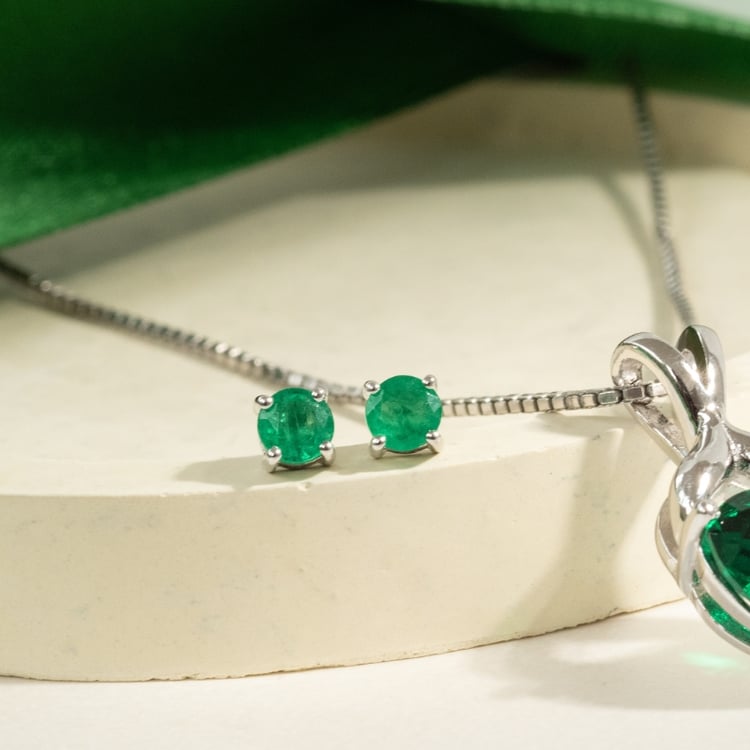 Silberne Ohrstecker mit Smaragden und Auswahl der Größe Franci 120468