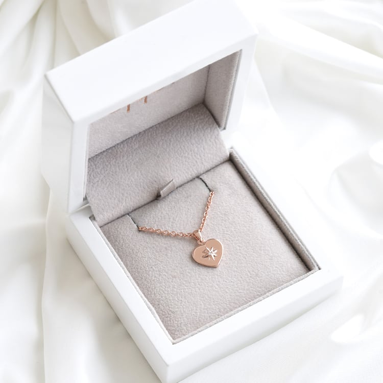 Goldene Kollektion in Herzform mit Diamanten Esmail 81644