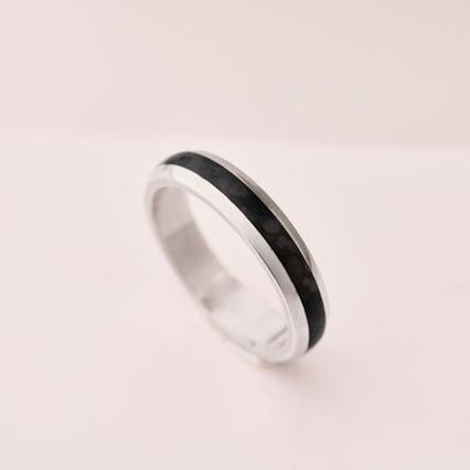 Flacher Trauringe aus Carbon und Silber Tiah