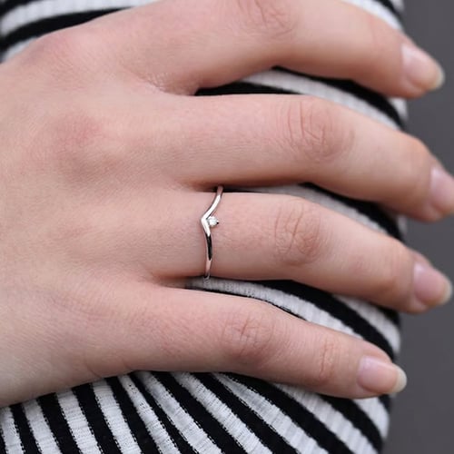 Silberring in V-Form mit einem Lab Grown Diamanten Doreen