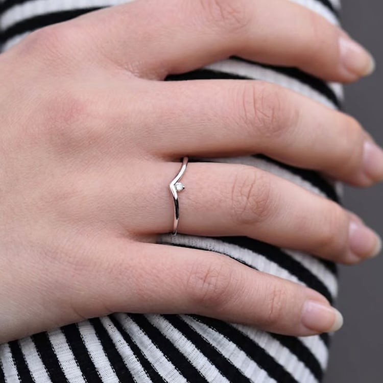 Silberring in V-Form mit einem Lab Grown Diamanten Doreen 166365