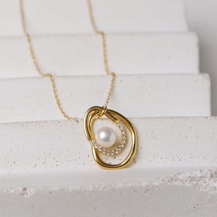 Silberner Perlenanhänger mit weißen Topasen Fenella