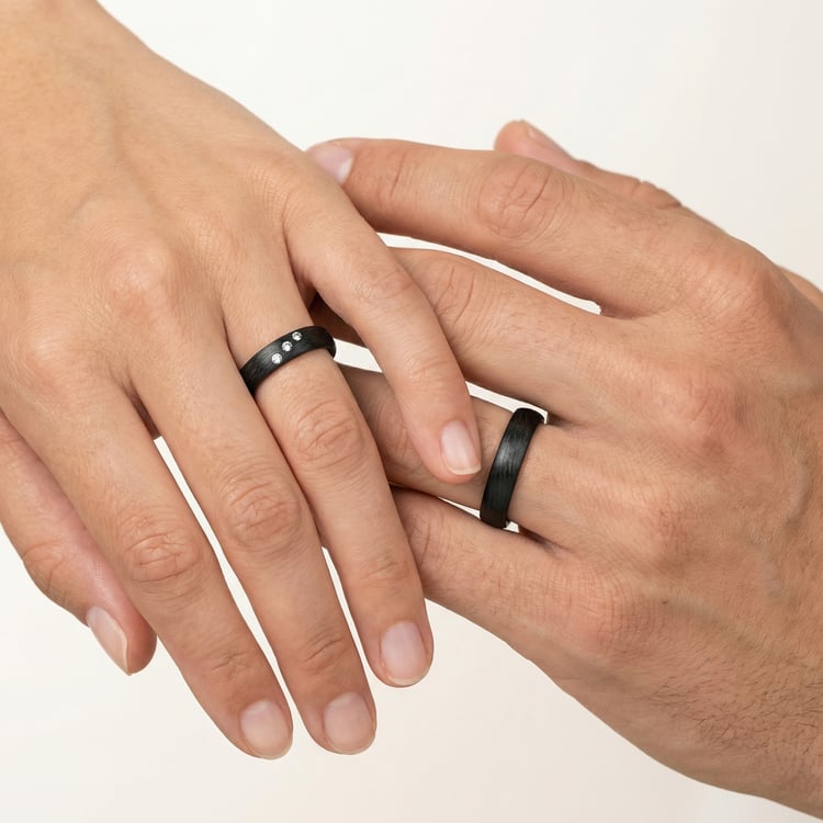 Eheringe aus Carbon mit Diamant Jennie 166657