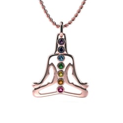 Goldener Anhänger mit Zirkonia in Fabren der Chakren Joga