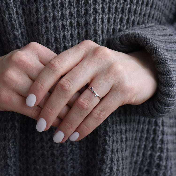 Minimalistischer Ring mit drei Edelsteinen Idalia 93917