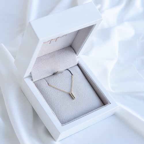 Goldene Kette mit schwarzen Diamanten Narcisa