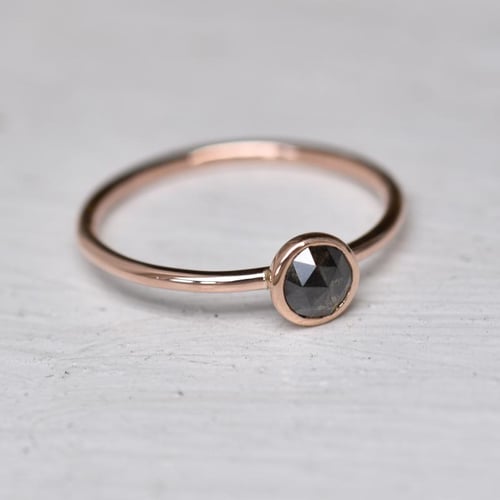 Ring mit Salt and Pepper Diamant Fermie