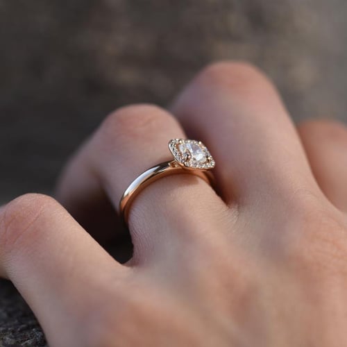 Verlobungsring aus Gold mit Prinzess-Diamanten Eleria