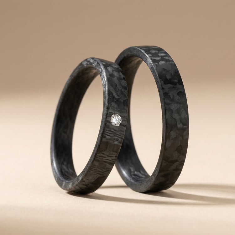 Flache Eheringe aus Carbon mit Diamant Jae 166663