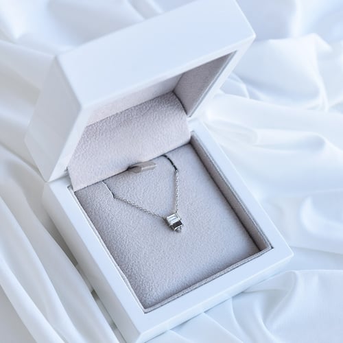 Kette mit Anhänger mit einem Moissanit und Salt and Pepper Diamanten Ivano