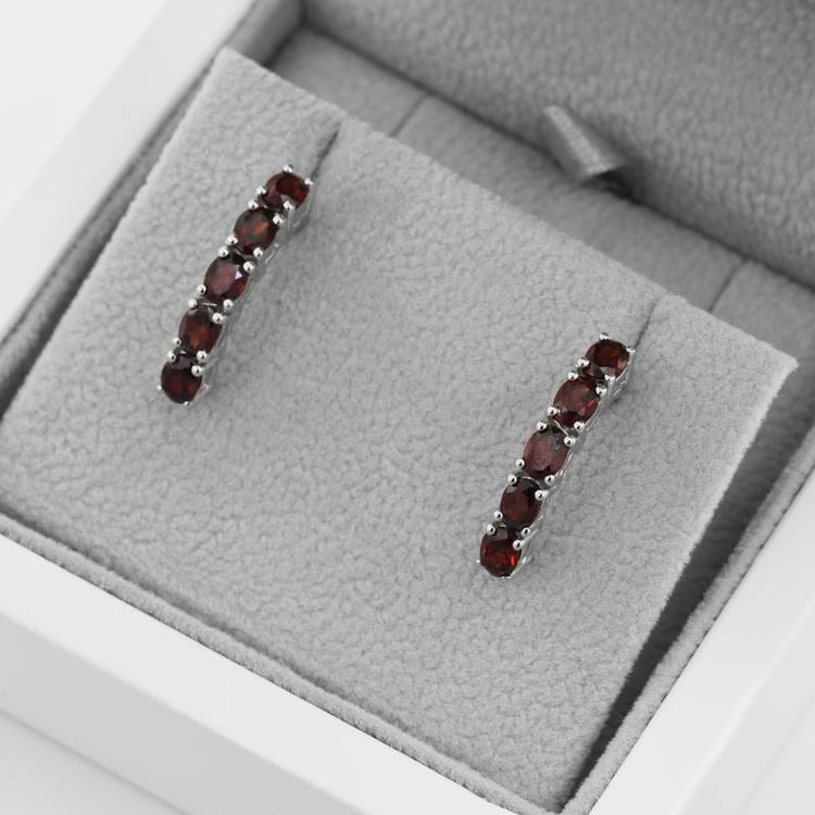 Schlichte Silber-Ohrringe mit Granat Felixa 49428