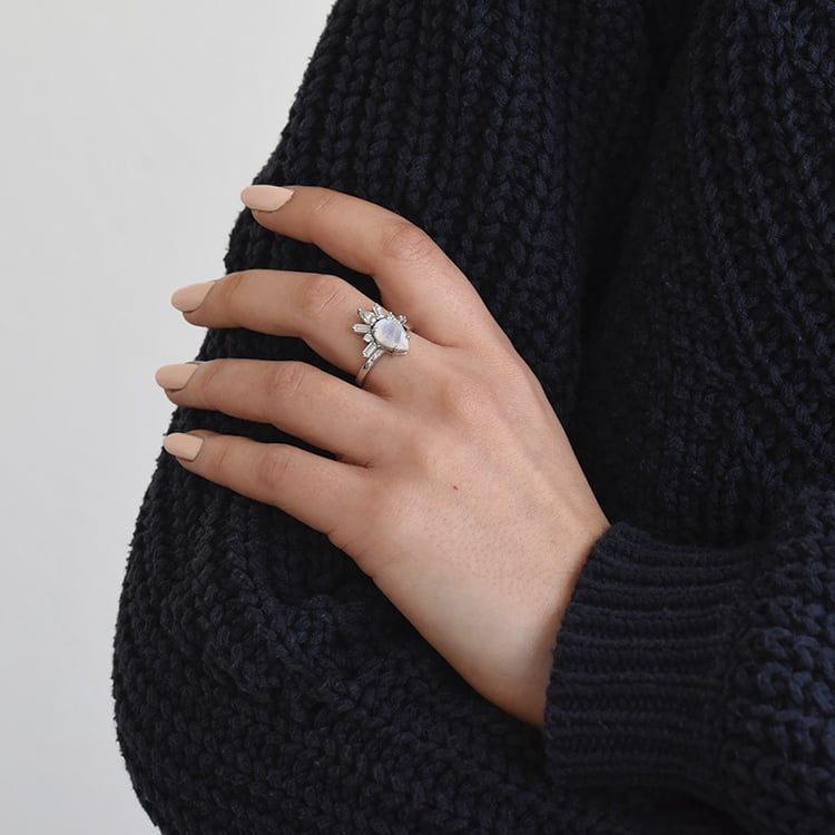 Verlobungsring mit Mondstein und Moissaniten Alwin 74641