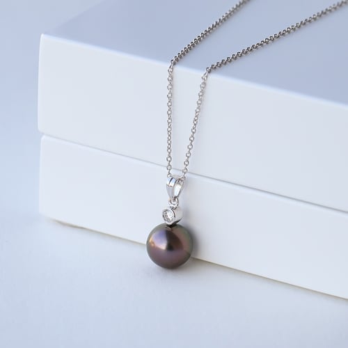 Anhänger mit schwarzer Perle und Diamanten Mananya