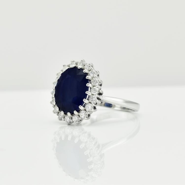 Ring mit Saphir 13107