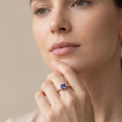 Goldener Scheidungsring mit Tansanit und Diamanten Hal