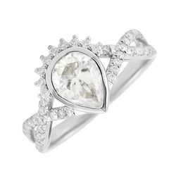 Einzigartiger Verlobungsring mit Moissaniten Alica