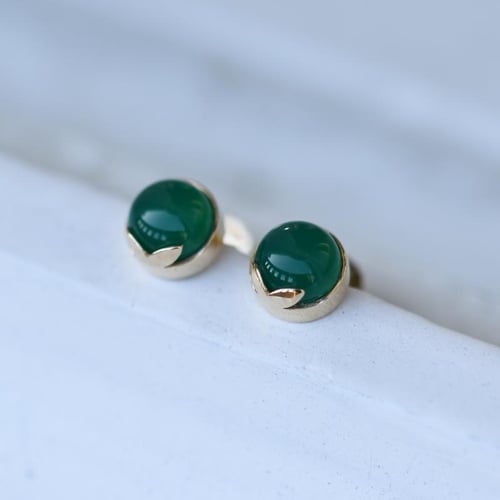 Blumen-Ohrringe aus Gold 585 mit grünen Cabochon Onyxen Erica