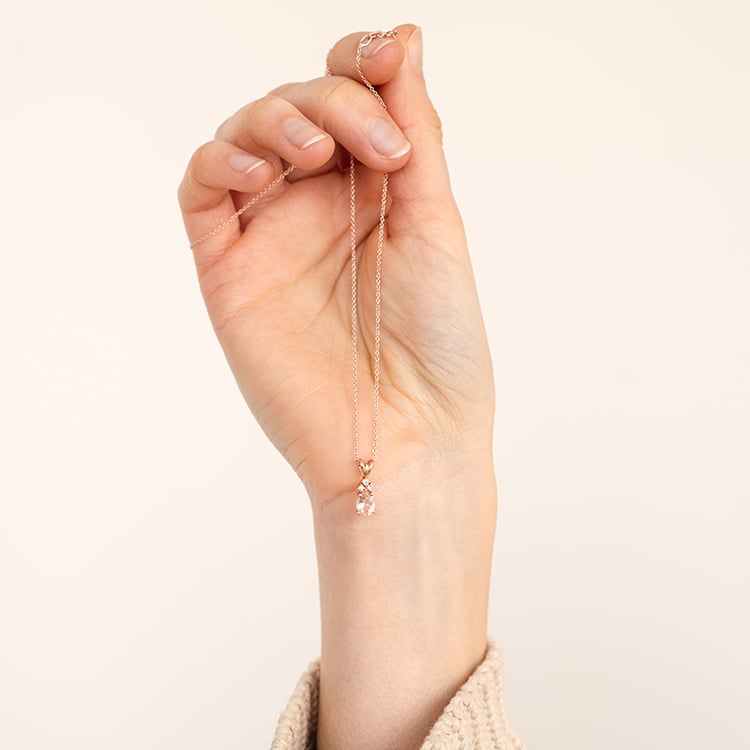 Morganitträne mit Diamanten im Anhänger aus Roségold Electrah 120733