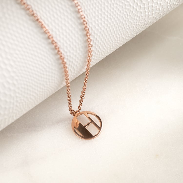 Silberner Anhänger mit ausgeschnittenem Buchstaben Alfabet 132885