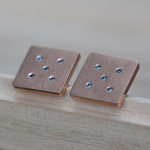 Goldene Quadrat-Manschettenknöpfe mit blauen Diamanten Orien