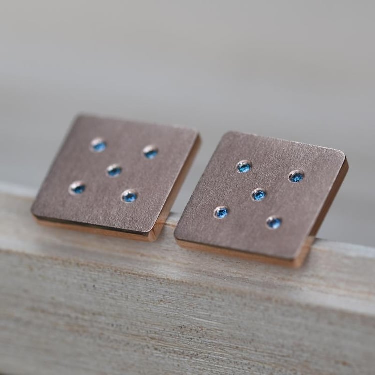 Goldene Quadrat-Manschettenknöpfe mit blauen Diamanten Orien 9374