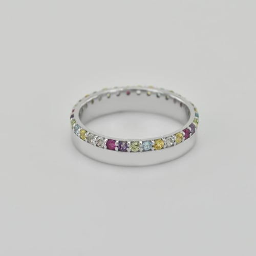Eternity Ring aus Gold mit Edelsteinen Hevanna