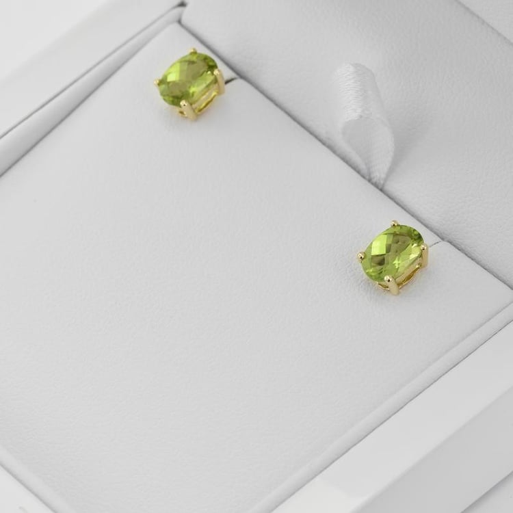 Goldene Ohrstecker mit Olivinen im Ovalschliff Qati 9724