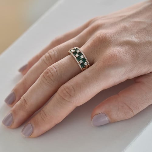 Goldring voll von Smaragden und Diamanten Beatriz