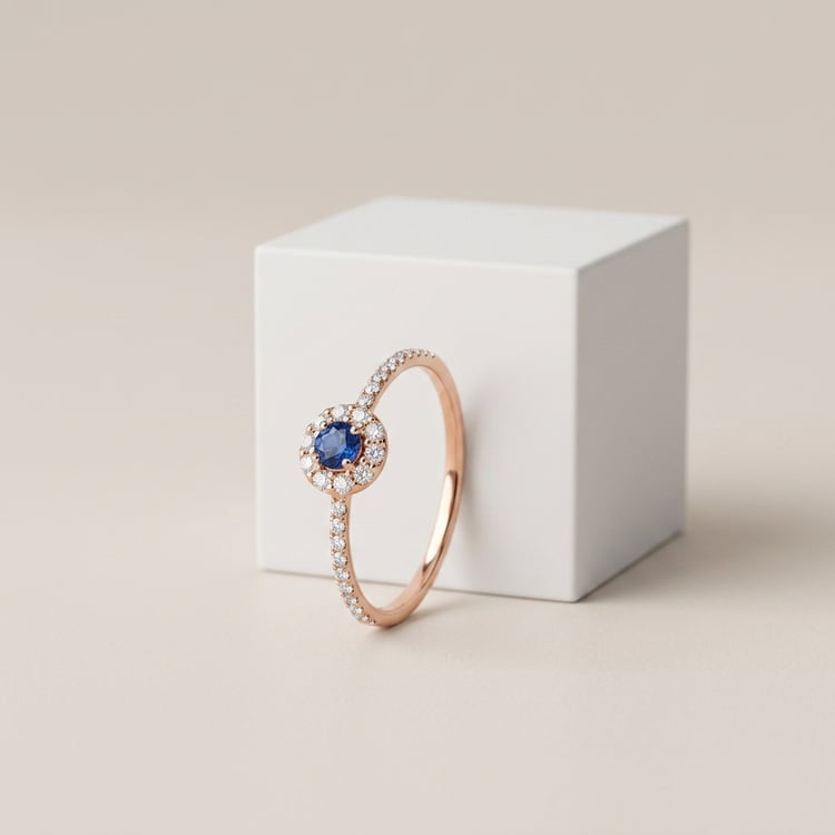 Silber Halo-Ring mit blauem Saphir und Lab Grown Diamanten Lys 171009