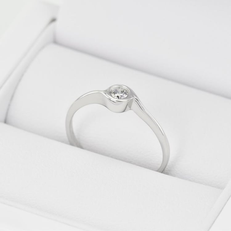 Diamant im Verlobungsring 52335