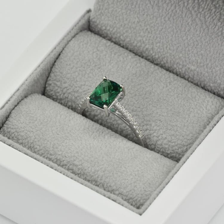 Goldener Verlobungsring mit Smaragd und weißen Topasen Ulrika 38275