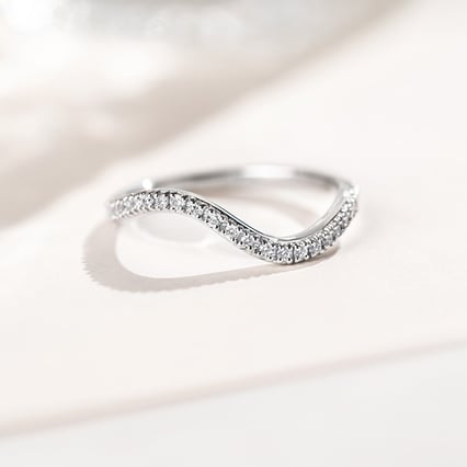 Atypischer Ring mit Diamanten Luana