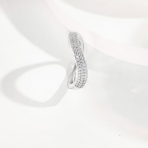 Gewellter halber Eternityring aus Gold mit Lab Grown Diamanten Hjalmar