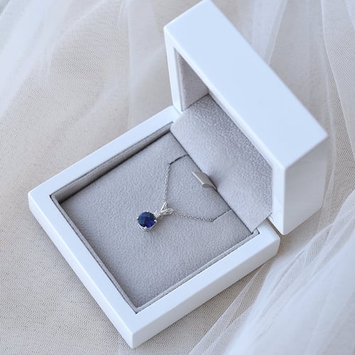 Saphir-Anhänger aus Gold mit Diamanten Emolyna