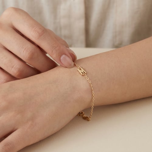 Silbernes Armband mit Buchstaben M Elinn