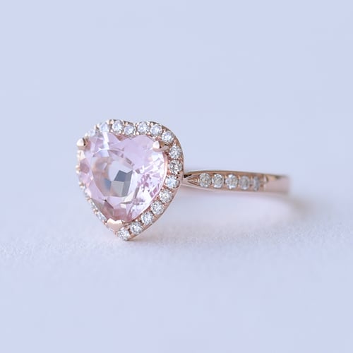 Goldring mit herzförmigem Morganit und Diamanten Rena