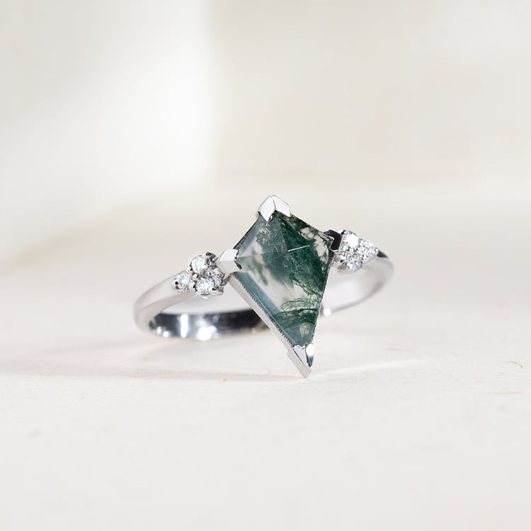 Einzigartiger Verlobungsring mit Moosachat Kettil 150083