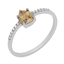 Perfekter Verlobungsring mit gelbem Pear Diamant Natela