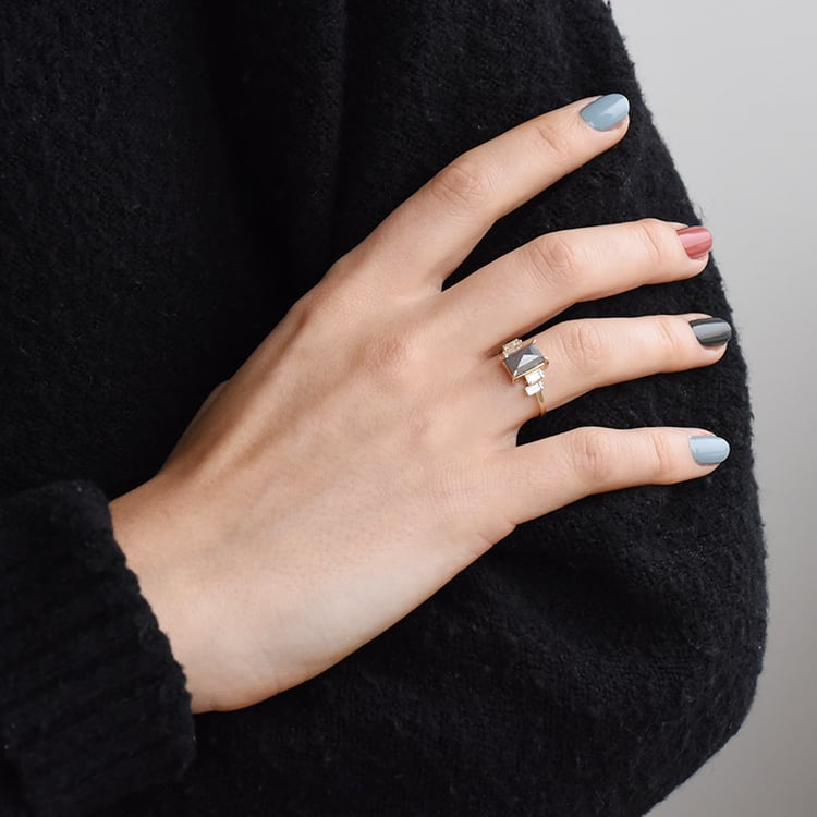 Ring mit Baguette Salt and Pepper Diamant und Saphiren Elva 91047