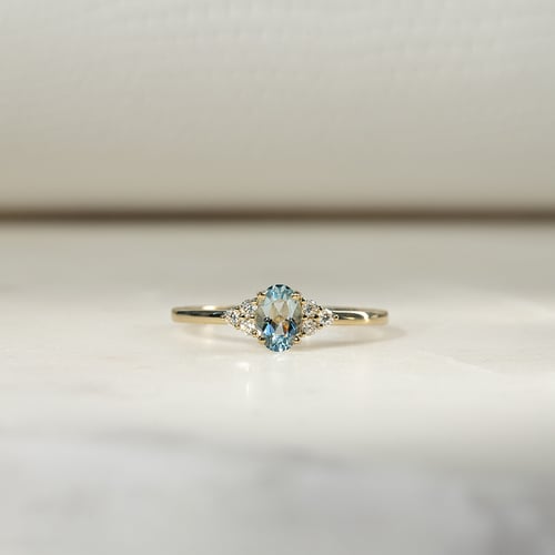 Eleganter Ring mit Aquamarin und Diamanten Sheldo