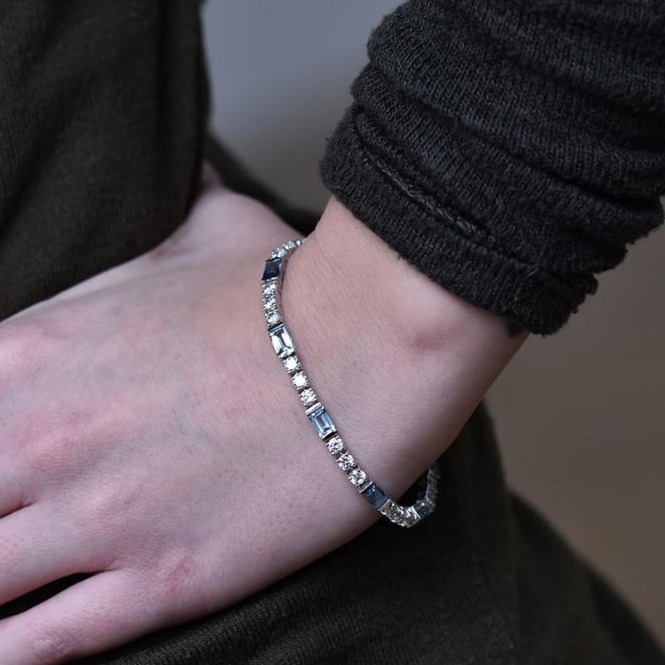 Strahlendes Silberarmband mit Baguette-Topas Macew 27064