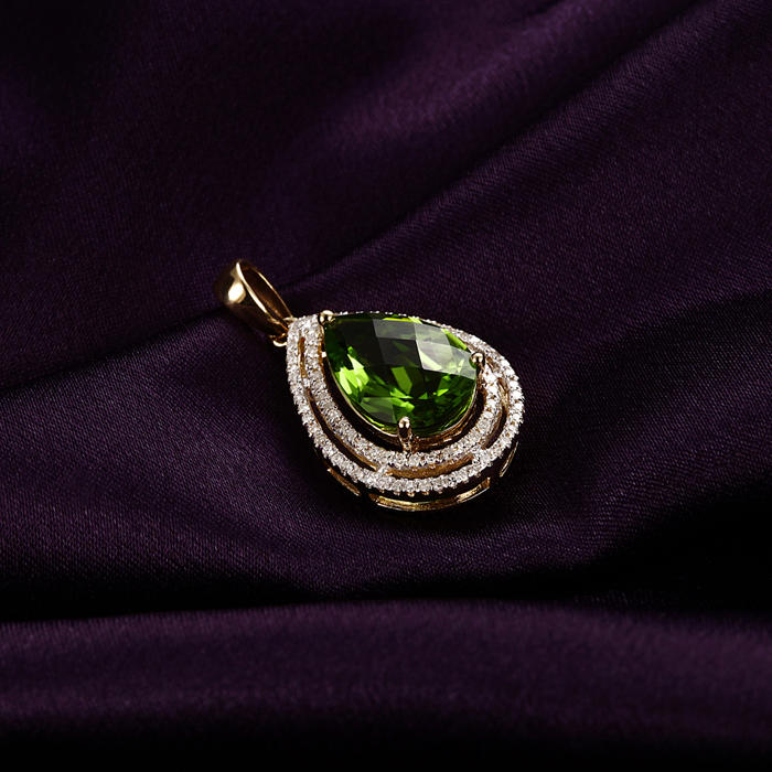 Olivin Anhänger mit Diamanten in Tropfen-Form 3670