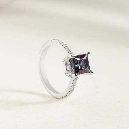 Ring mit Lab Grown Alexandrit und Diamanten Kip