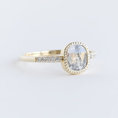 Ring mit Emerald Salt and Pepper Diamanten und Lab Grown Diamanten Adaline